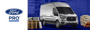 Angebot Ford Transit | Auto-Jochem GmbH | Jochem Gruppe | Der silberne Kastenwagen steht vor eine Baustelle. Der Hintergrund ist blau eingefärbt.